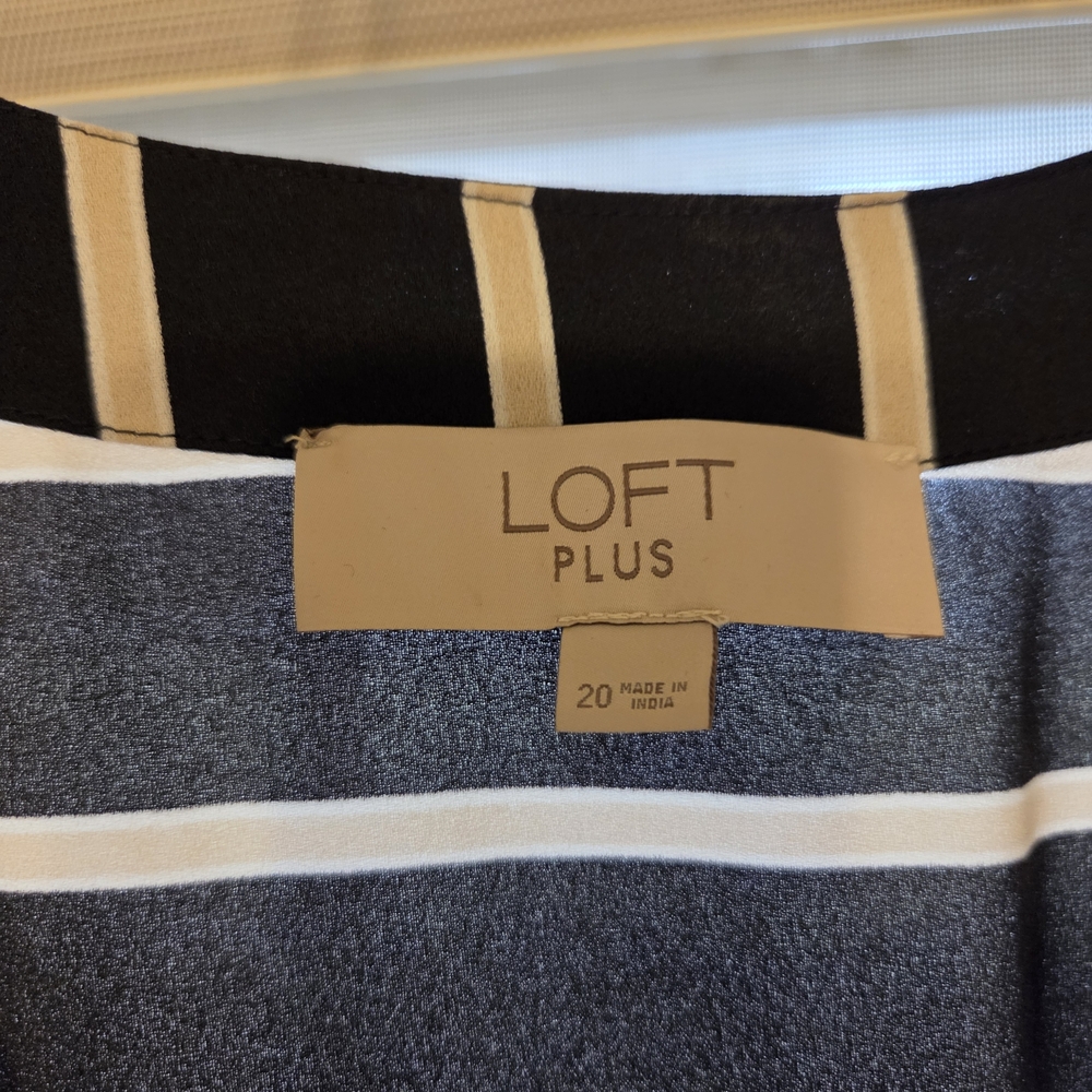 LOFT Plus Black and Beige Striped Wrap Blouse- Size 20 - Picture 4 of 5